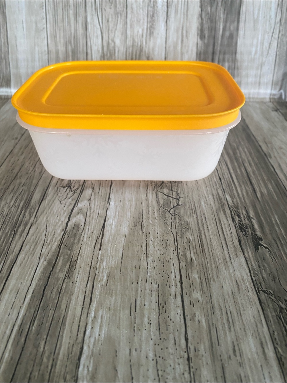 TUPPERWARE FREEZER MATE PLUS— SMALL